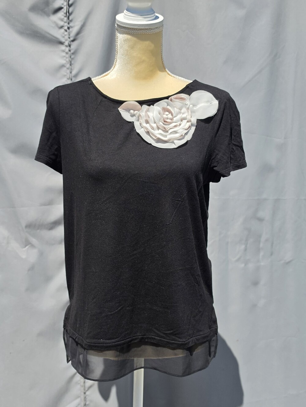 White House Black Market 3D Floral Embellished Tee Size M